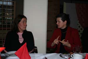 Frau Schweippert im Gespräch mit Janina Heinzmann